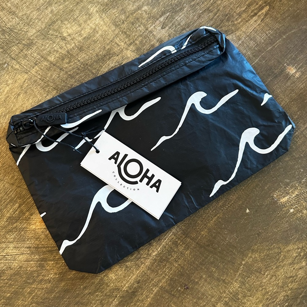 NWT ALOHA Collection Small Seaside
